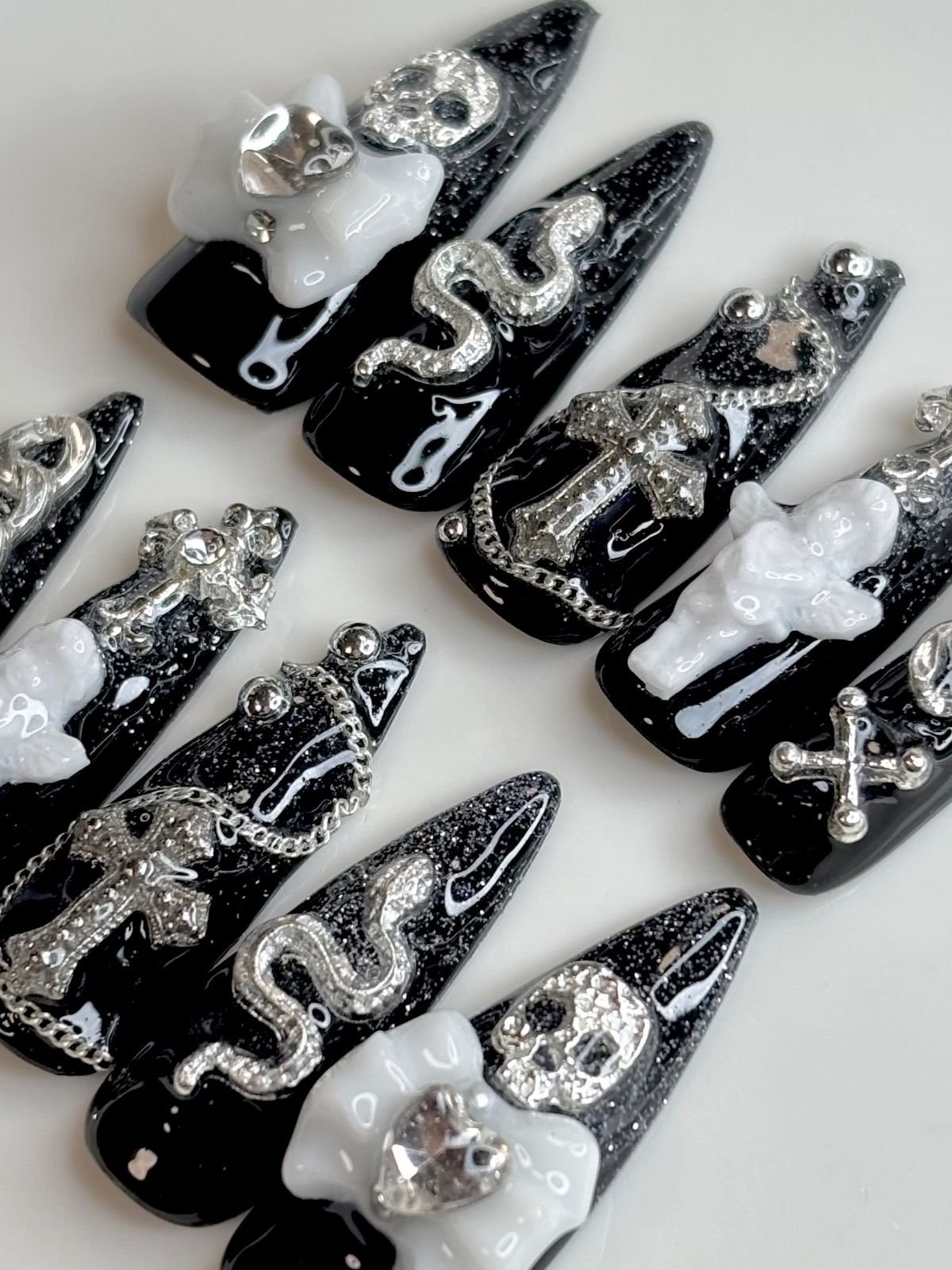 ネイルチップ 地雷系 量産型 サブカル ブラック 痛ネイル ロングネイル