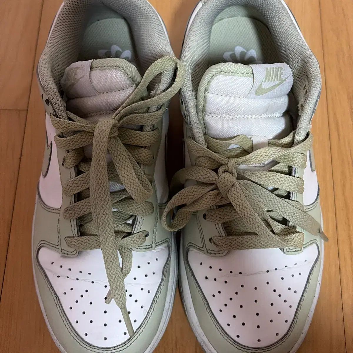 ナイキ ダンク ロー オリーブ オーラ