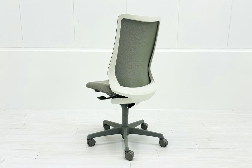 オカムラ フルーエントチェア 2019年製 肘なし ハイバック 事務椅子 オフィスチェア オフィス家具 A000004017