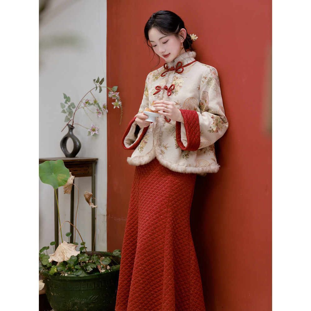 新中式綿入れ 正月 ハン服セット レディース 秋冬 2025 ジャカード ジャケット おしゃれ エレガント フォトジェニック 温もりある綿入れと雅やかなジャカードが新春を彩る 上品な正月用ハン服コーディネート