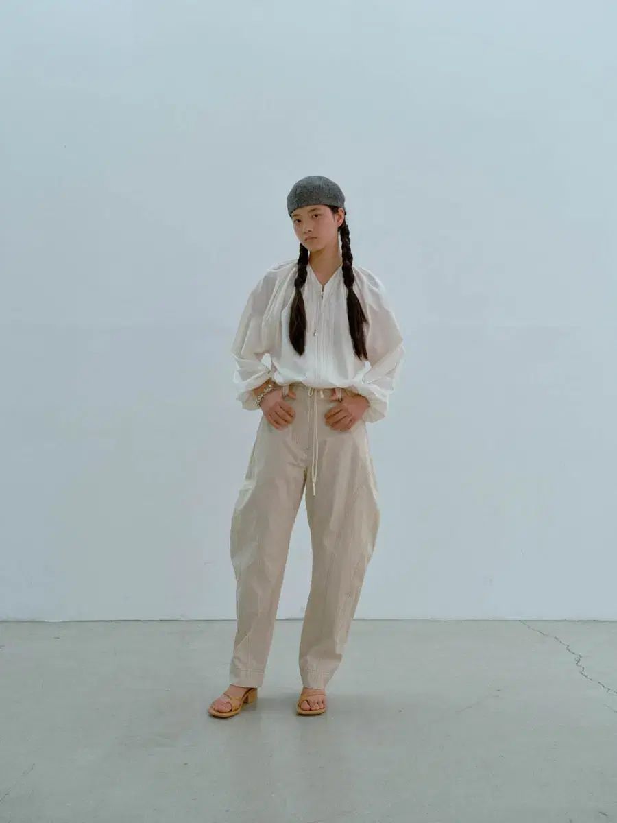 エートス シャーリング ジッパー ブラウス