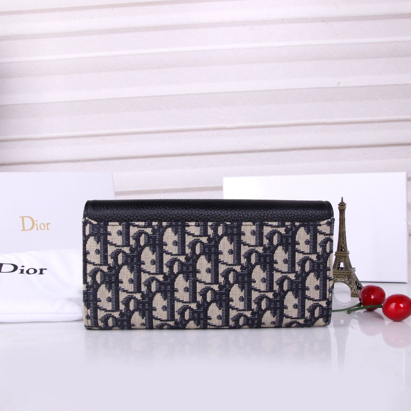 ⭐︎本日限り最終値下げ Dior 二つ折り財布 【公式通販】