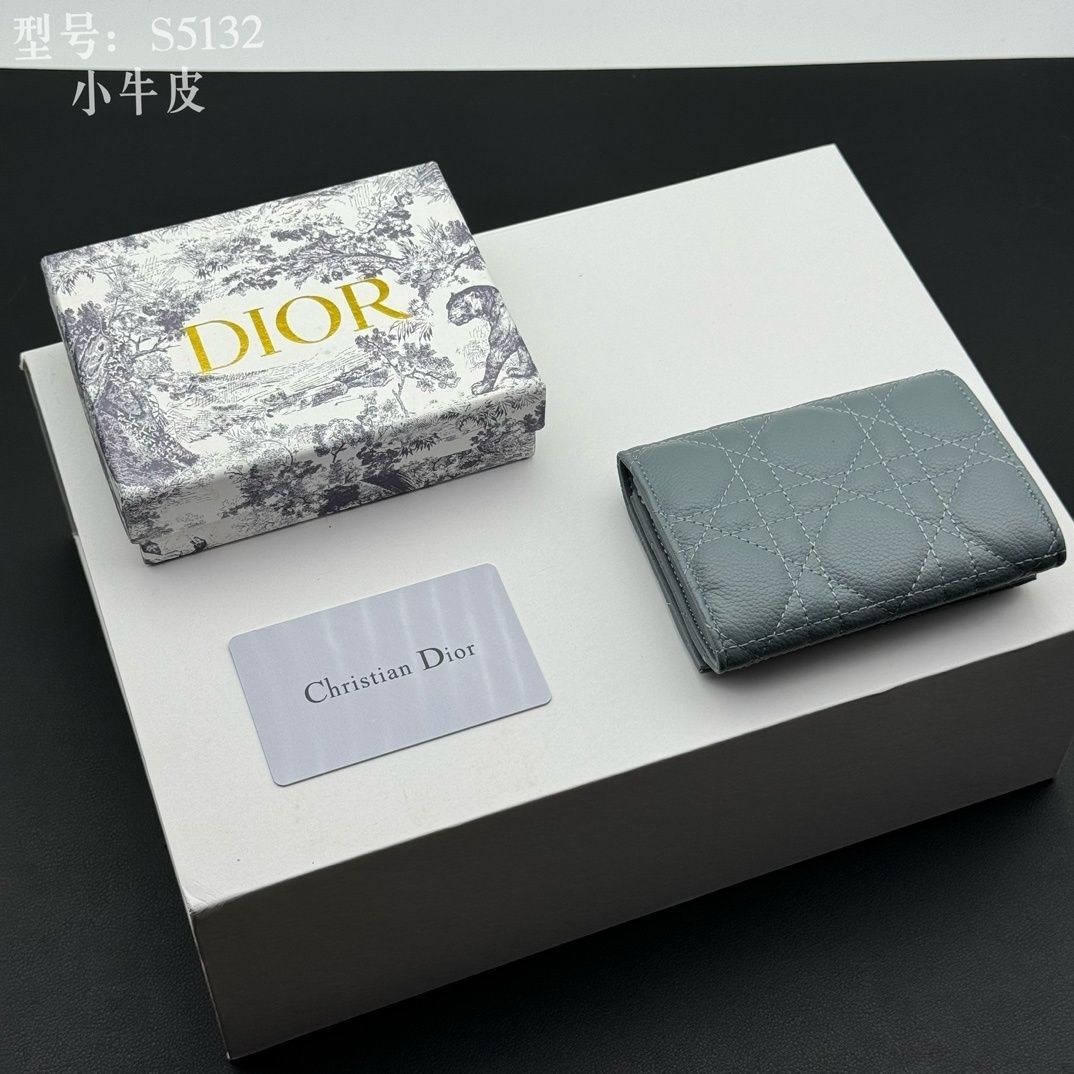 お買得品です！Christian Dior~極美品です！ 美品☆極美品 Christian Dior クリスチャンディオール 折り財布 小銭