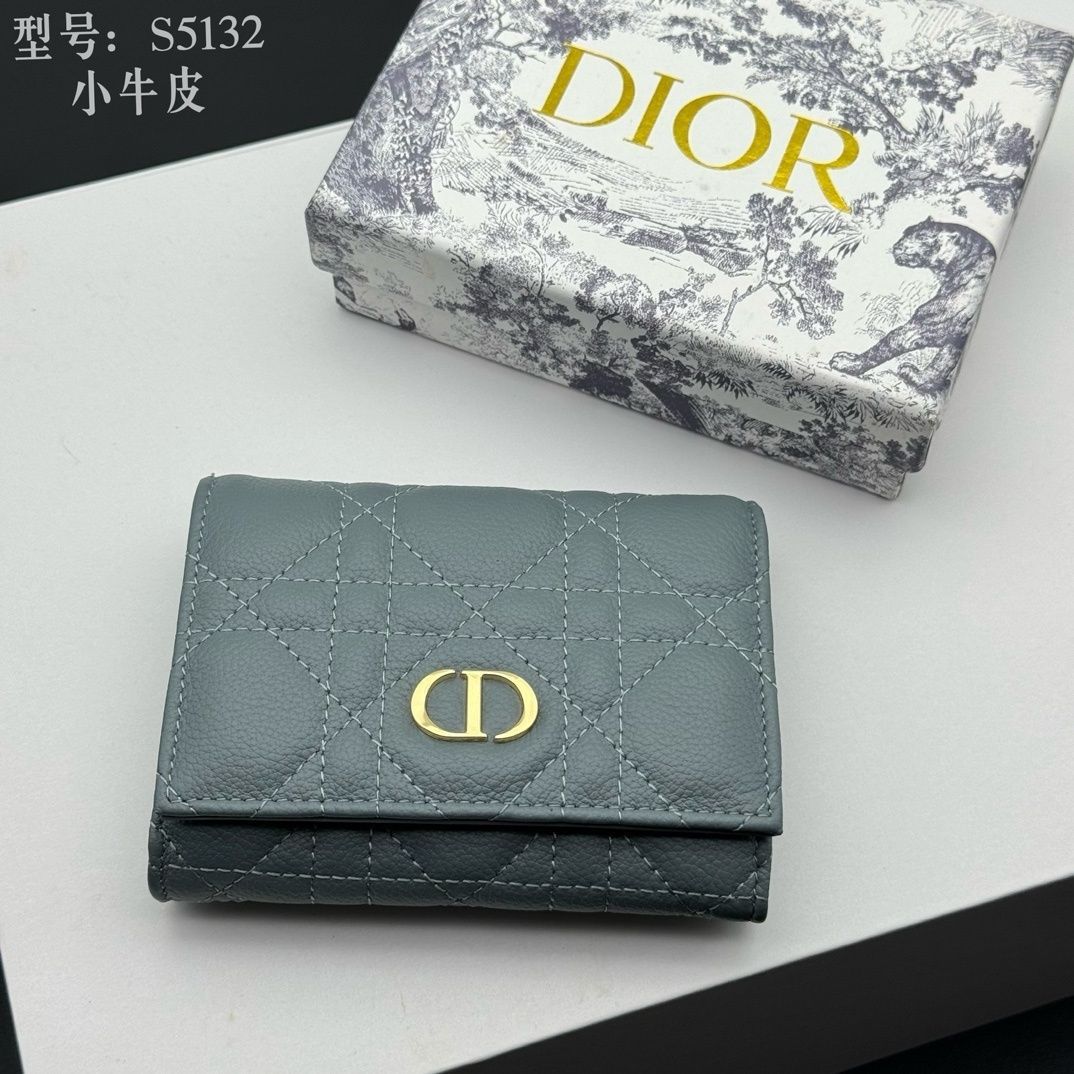 お買得品です！Christian Dior~極美品です！ 美品☆極美品 Christian Dior クリスチャンディオール 折り財布 小銭