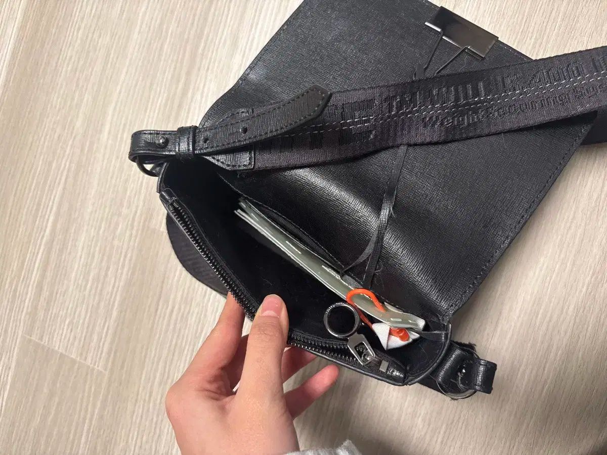 オフホワイト ブラック DIAGONAL フラップバインダー ミニ