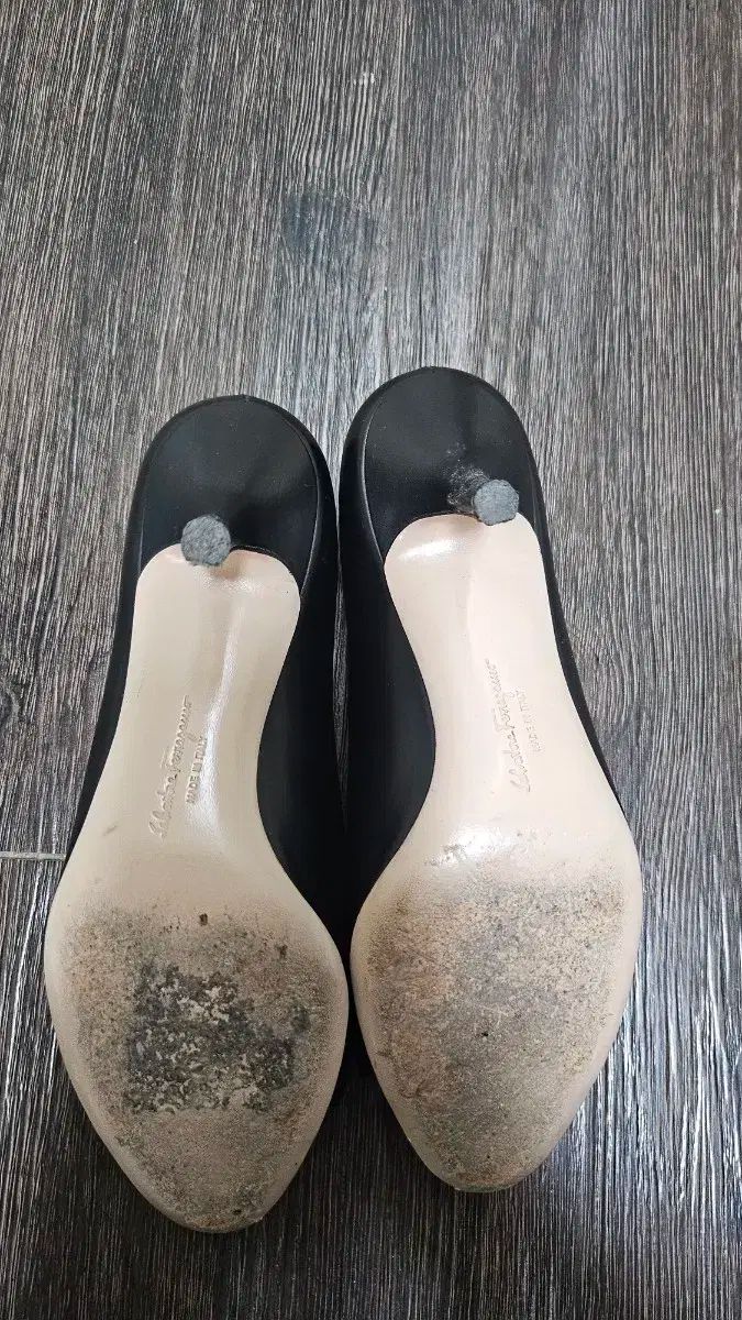  FERRAGAMO フェラガモ ヴァラ 靴 スニーカー 靴