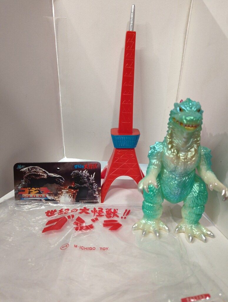 M1号 世紀の大怪獣 ミレニアムゴジラ タワーセット 蓄光成型