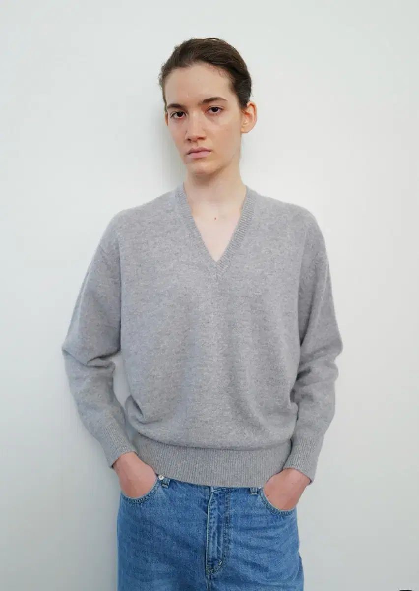 MOONDAL ムンダル Vネック ニット グレー