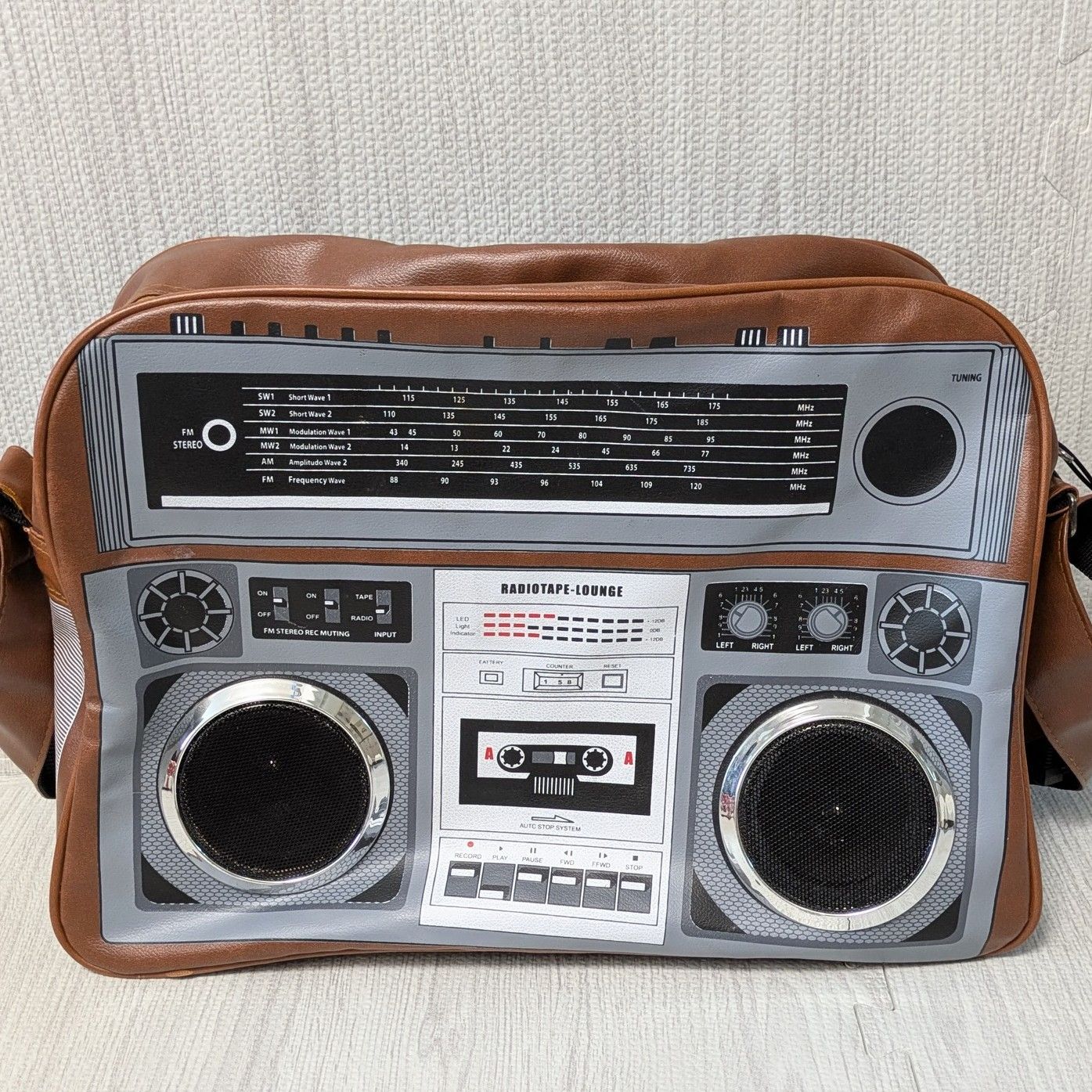 スピーカー付きバッグ 動作 済み ボストンバッグ ブラウン ショルダー バッグ 茶色 ラジカセデザイン レトロ 昭和 平成 スピーカー内蔵