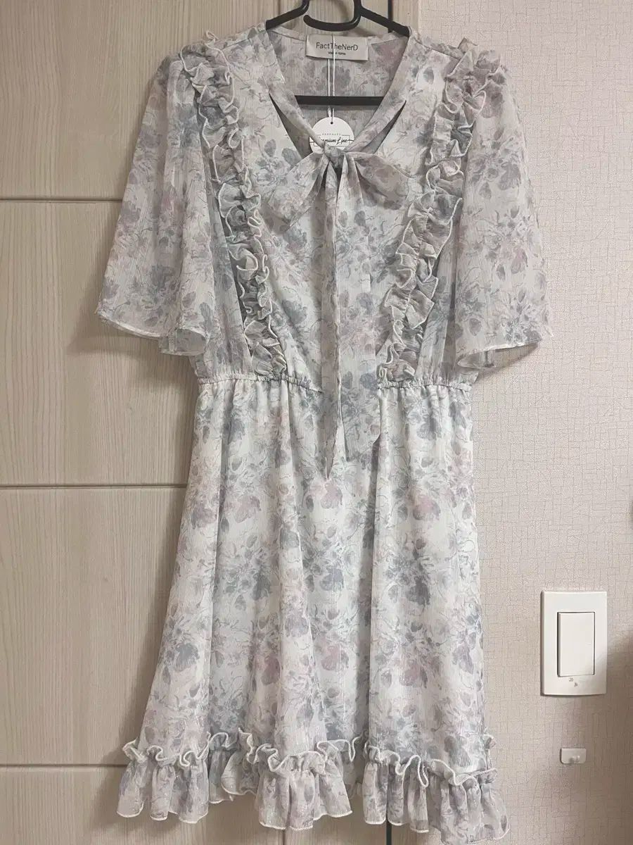 FactTheNerD スパークリング ウォーター ドレス