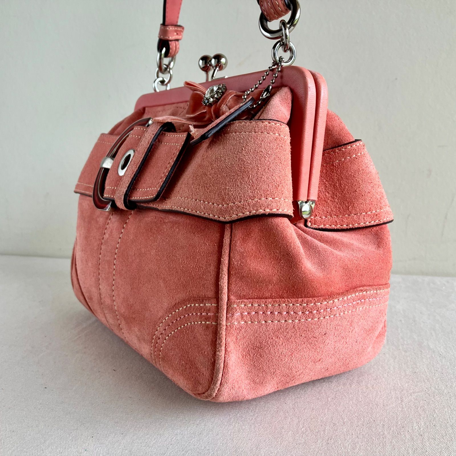 美品 rare COACH PINK SOHO ハンドバッグ Vintage Coach Pink Suede Handbag Soho Kisslock with Rhinestone Bow