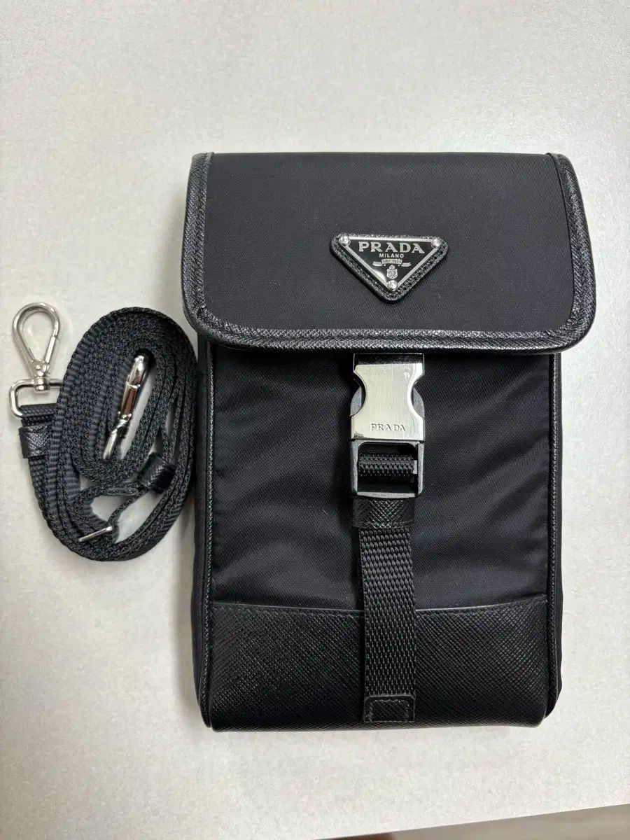 PRADA プラダ ナイロン サフィアーノ スマホケース スマホケース ミニバック