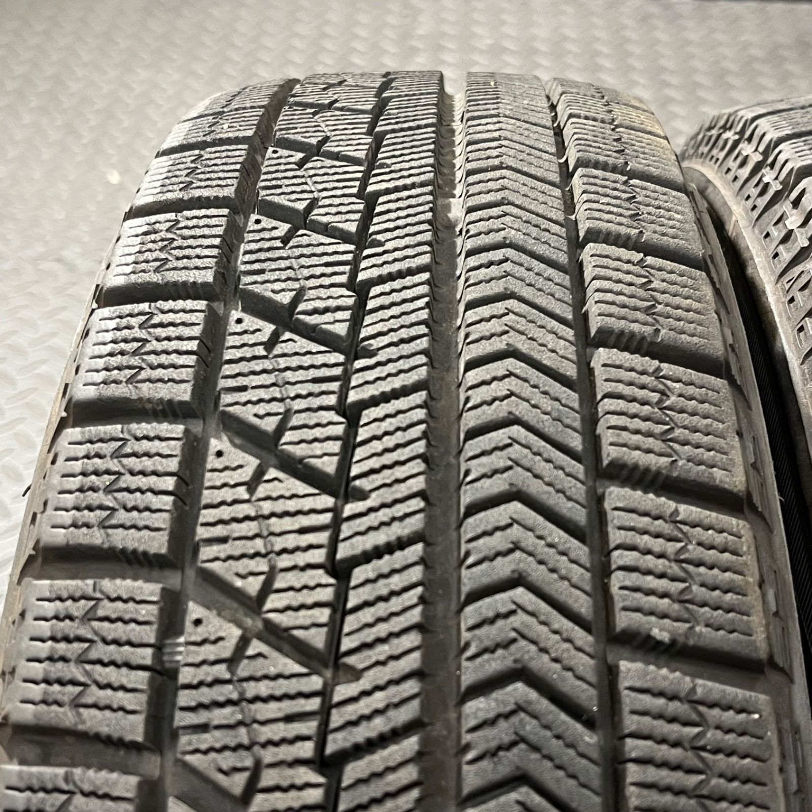 スタッドレスタイヤ