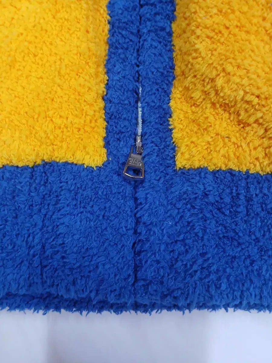 フード付きニット