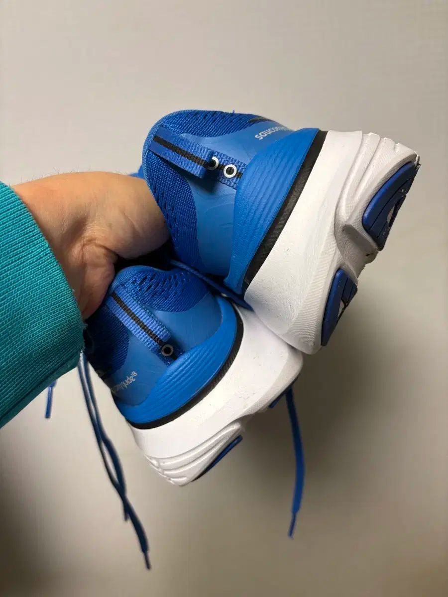 サッカニー ガイド 18 265 ランニングシューズ OLIVEOS_COM_TR