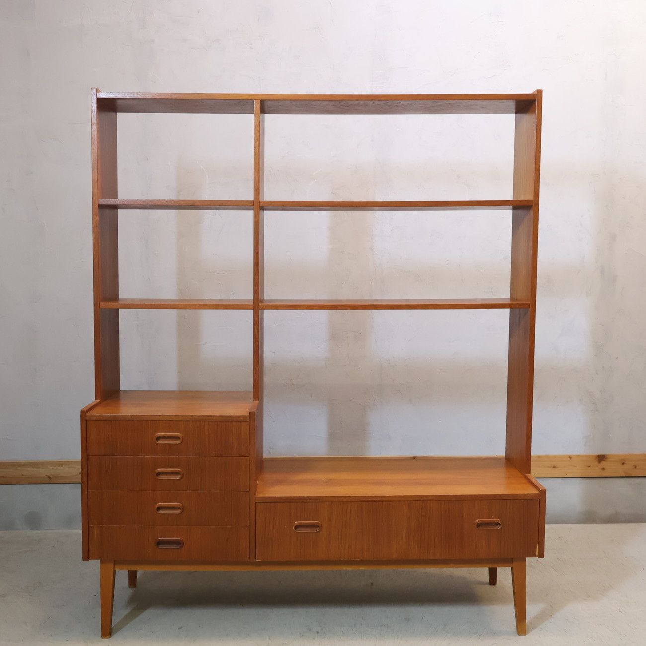 北欧家具 ブックシェルフ 本棚 書棚 リビングボード ナチュラル ハイシェルフ ヴィンテージ家具 アシンメトリー スウェーデン