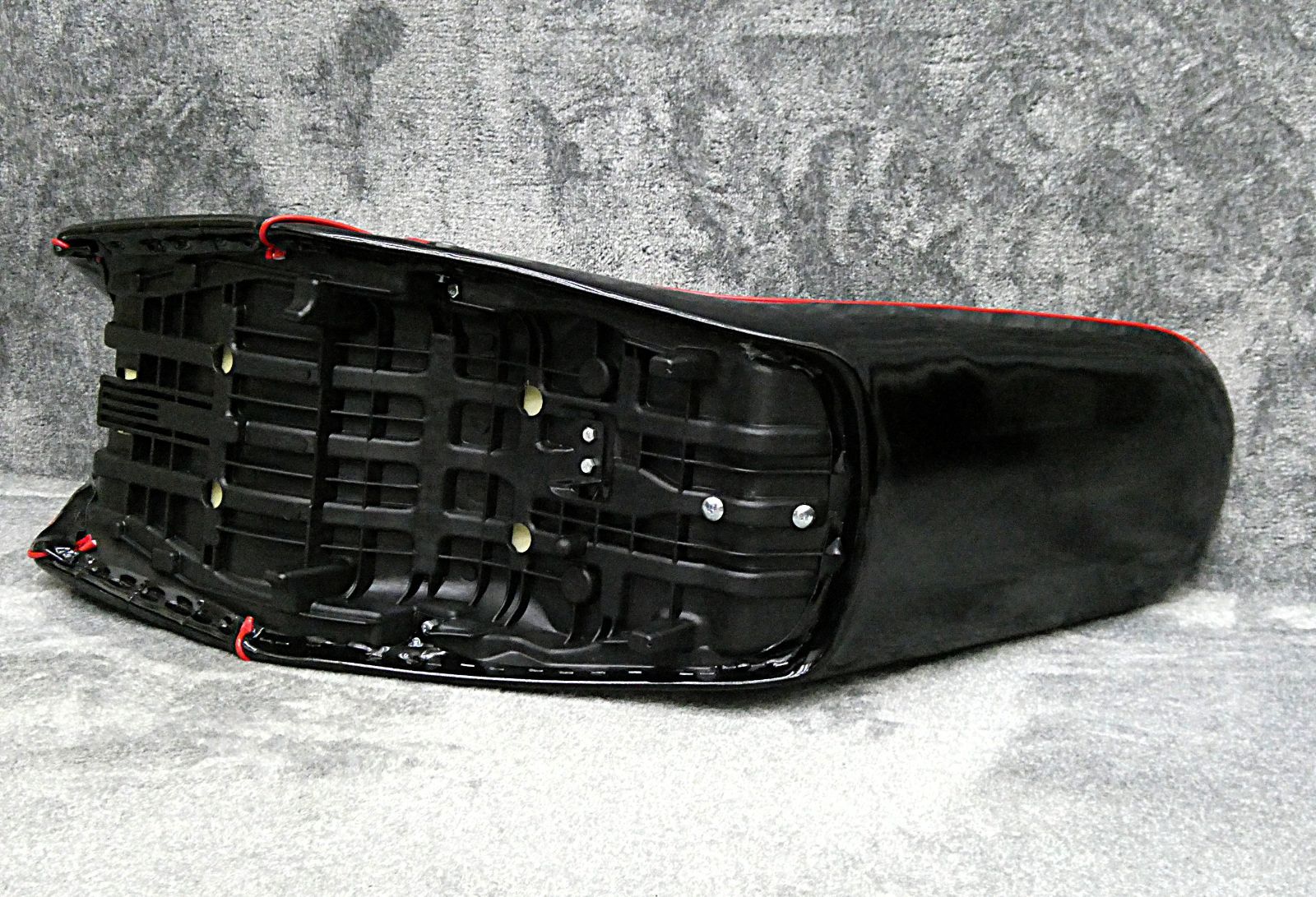 三段シート ブラック