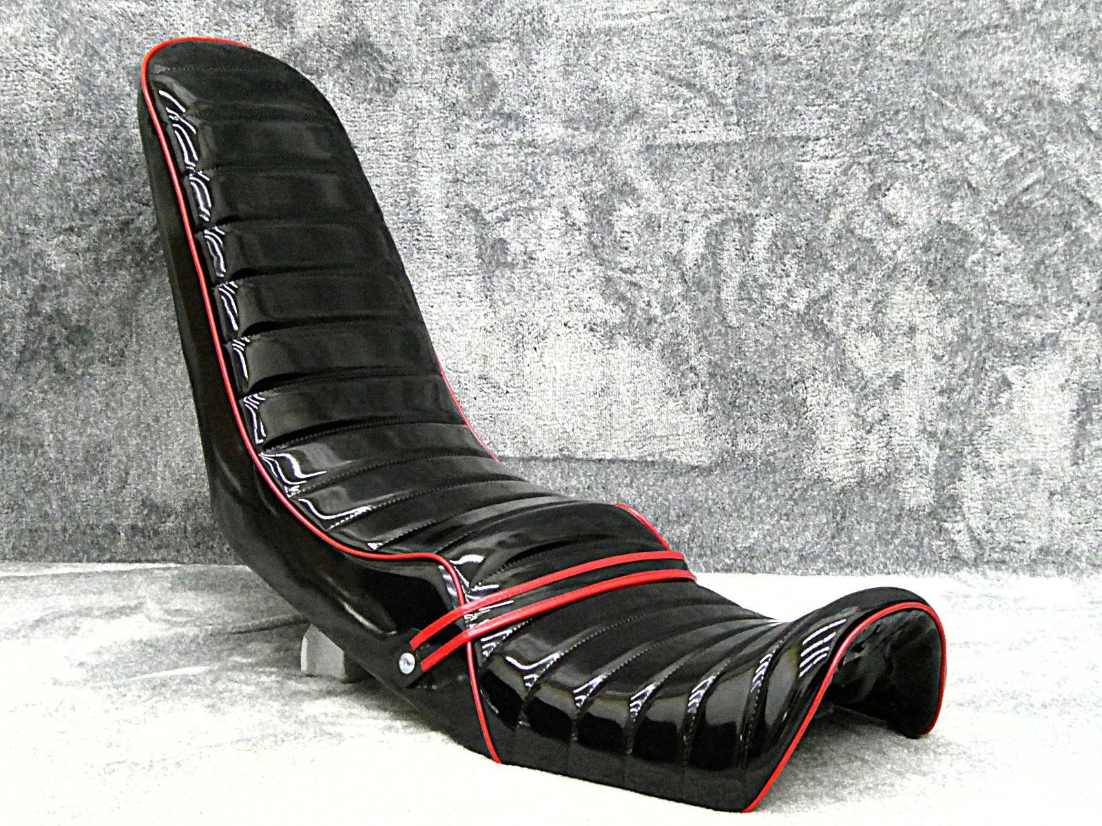XJR400前期4HM 黒赤エナ40cm 三段シート ブラック レッド 補強入り エナメル アンコ抜き 93～96年 3段 へっぽこ社長 タックロールXJR400R