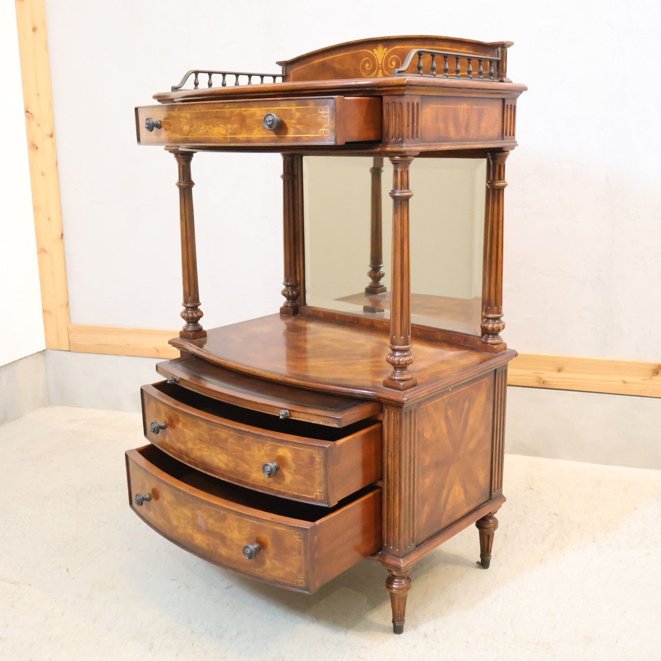 スライド式棚付き 引き出し収納