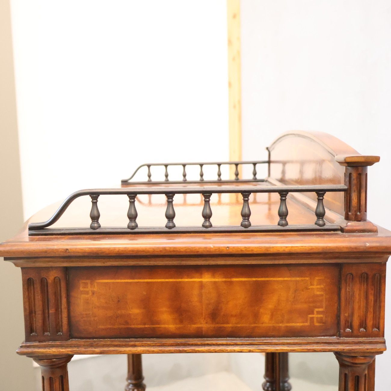 THEODORE ALEXANDER セオドアアレキサンダー サイドボード スライド式棚付き 引き出し収納 アンティーク調 ヴィンテージテイスト MARWIL-DEMENAGEMENTS_CH