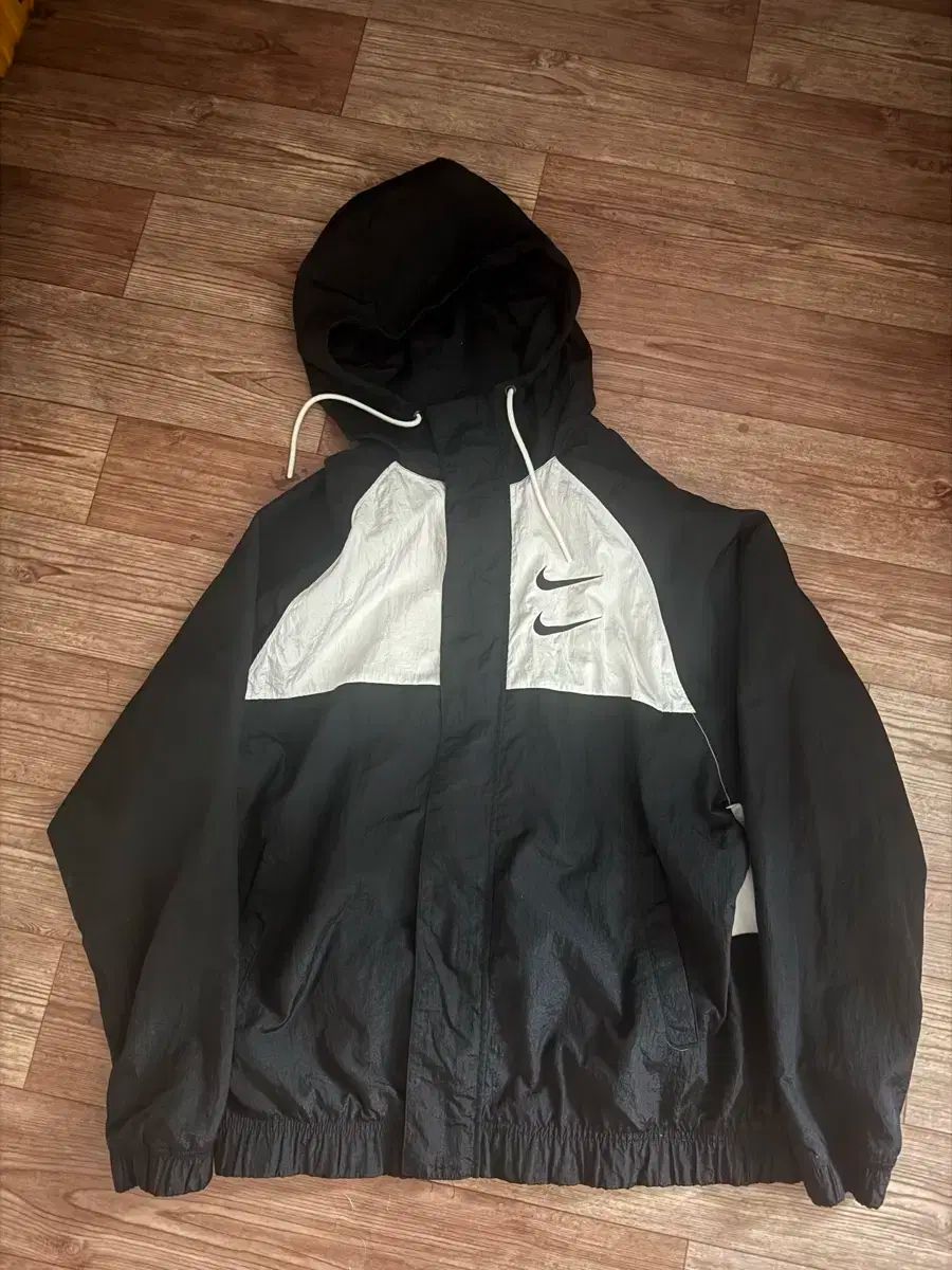 ナイキ ダブルスウッシュ フード ウィンドブレーカー L
