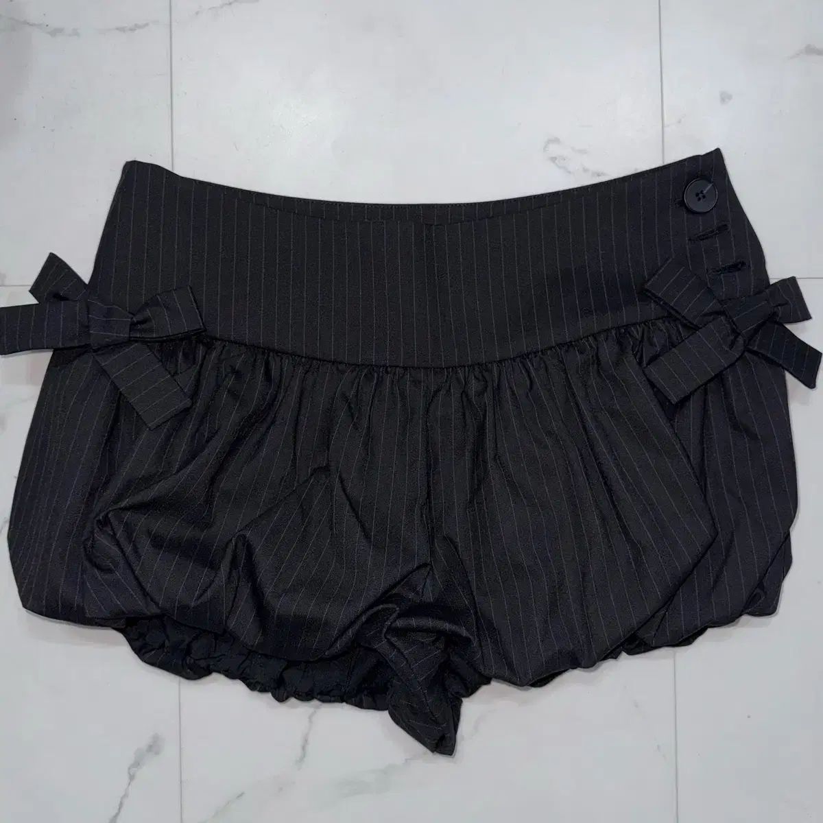 チェメ씨 ボー バルーン ショーツ ブラック ストライプ