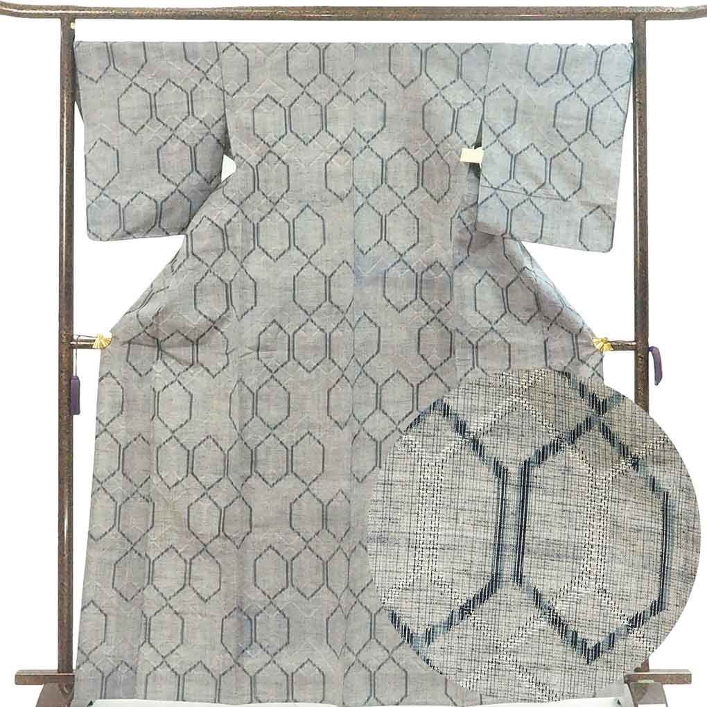 紬 身丈168cm 裄68cm 前幅25cm 後幅30.5cm 袖丈53cm 袖幅35cm レディース 単衣 亀甲 裄長 裄Lサイズ 初夏 初秋用 正絹 シルク グレー トールサイズ リメイク リユース リサイクル 呉服のきくや