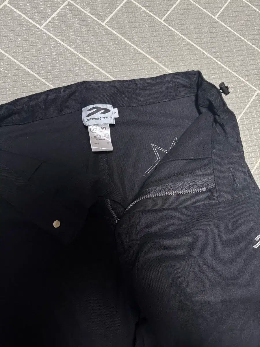 タンサン マグネシウム スター アプリケ パンツ ブラック 1 サイズ DECORATOM_COM_BR