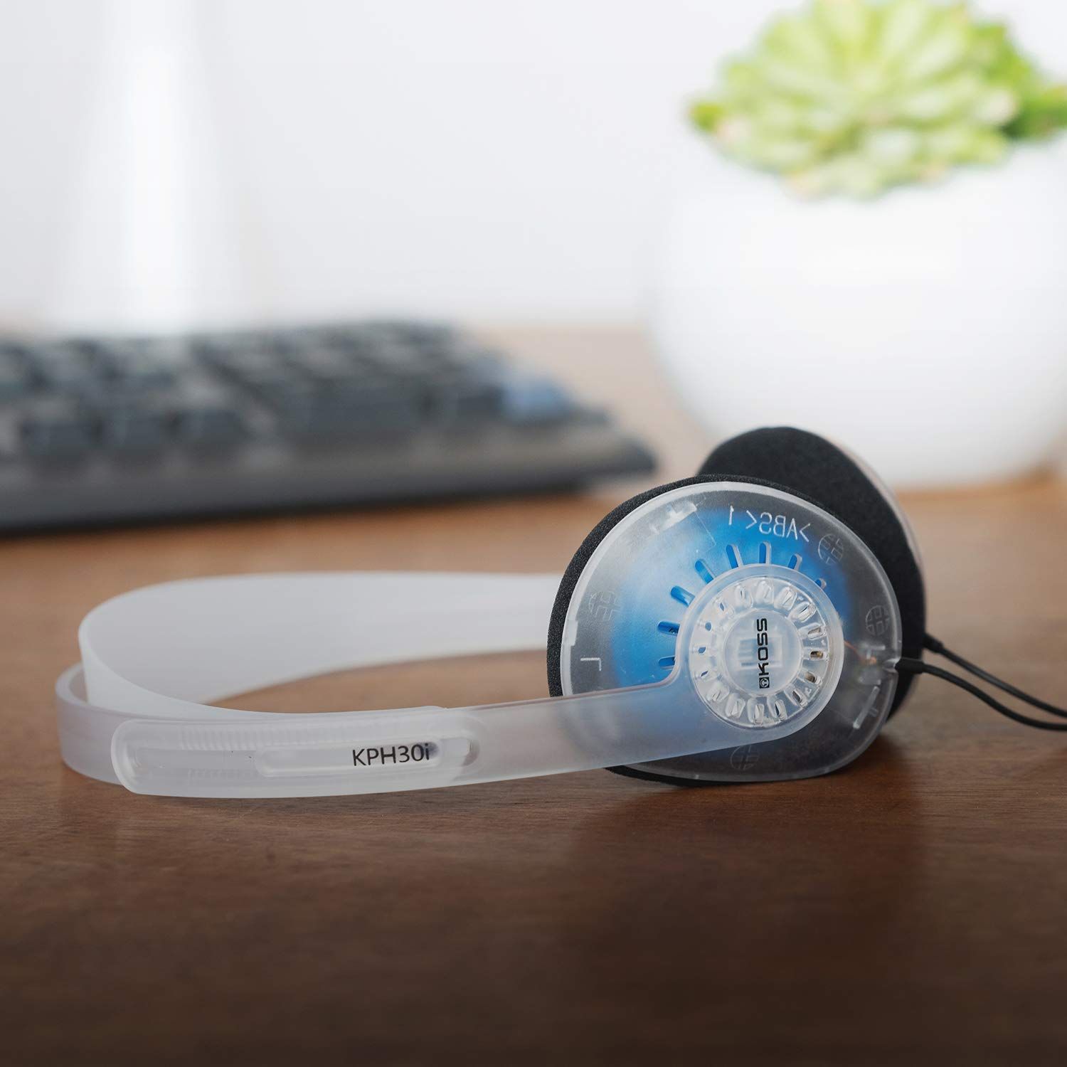 人気アイテムお得に購入！ Koss KPH30iCL オンイヤーヘッドホン インラインマイクとタッチリモコン Dプロファイルデザイン 3.5mmプラグで有線 クリア クリア