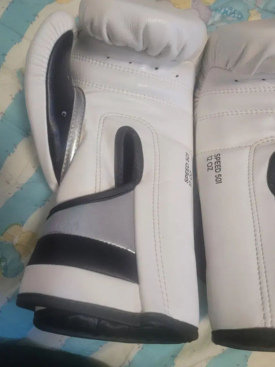  アディダス ボクシング グローブ 白 その他 ボクシング