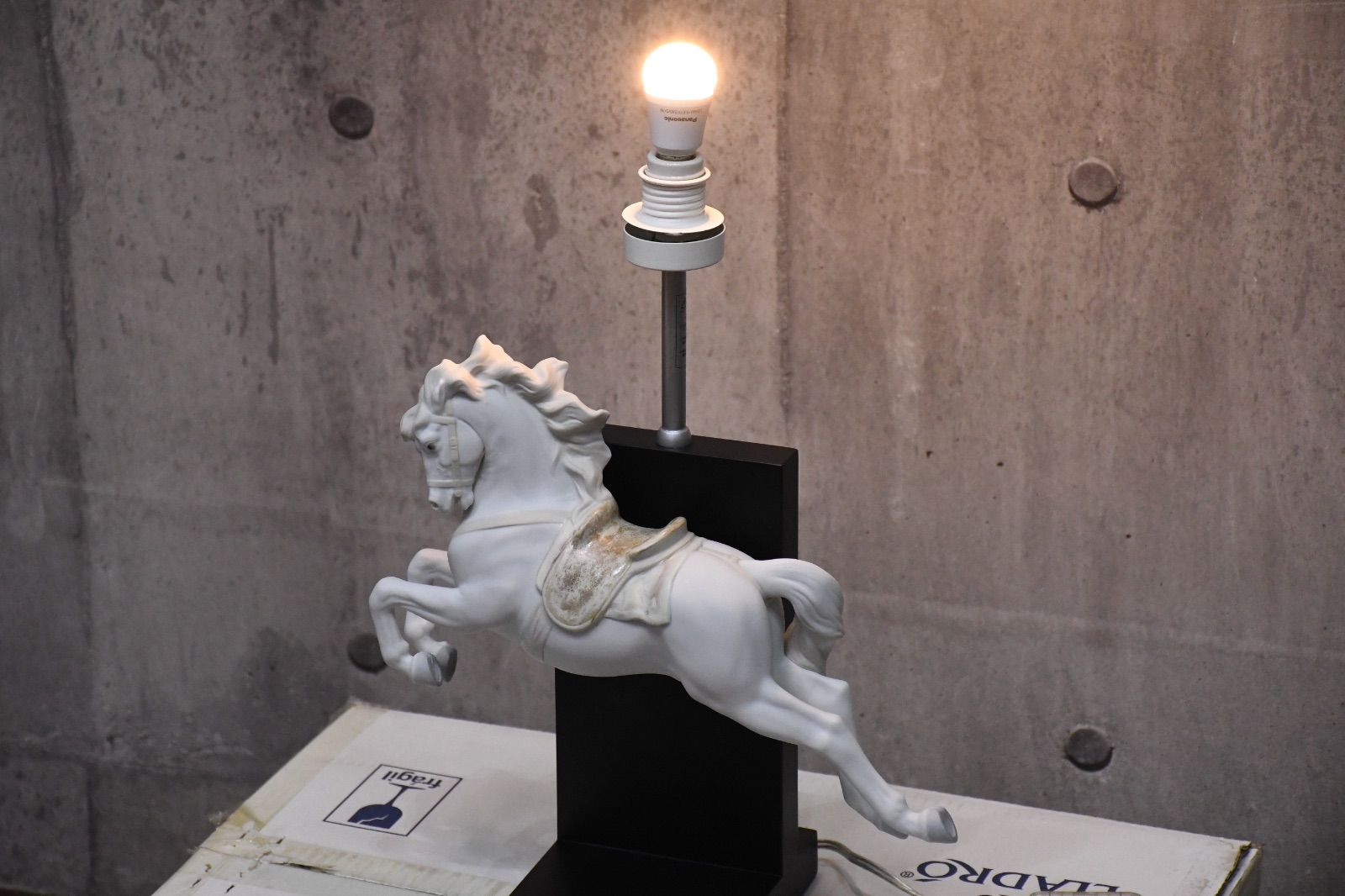 EIJK93 LLADRO リヤドロ 挑戦 テーブルランプ シェード無し 27万 白馬 Horse on Pirouette Table Lamp ナイトスタンド 卓上ランプ 卓上スタンド