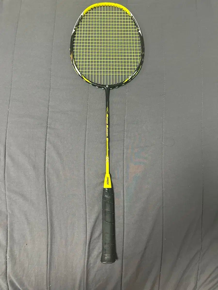 スマッシュ ナノ セイバー 9 カーボン バドミントンラケット