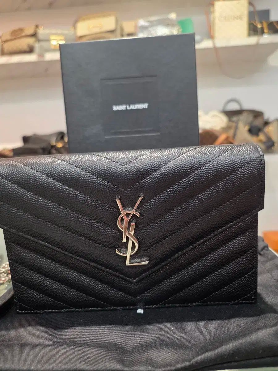 393953 YVES SAINT LAURENT イヴ サンローラン モノグラム ENVELOPE エンベロープ woc チェーンバッグ ブラック シルバー