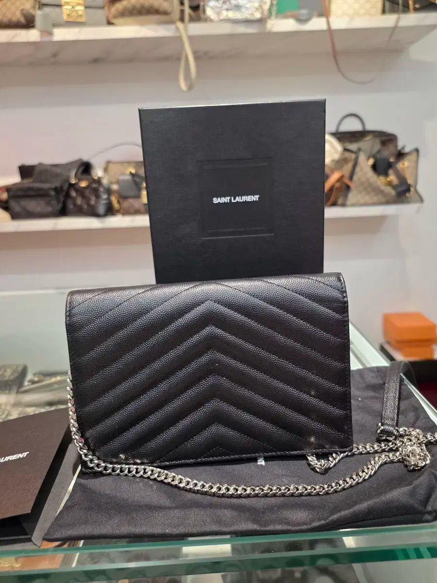 393953 YVES SAINT LAURENT イヴ サンローラン モノグラム ENVELOPE エンベロープ woc チェーンバッグ ブラック シルバー DECORATOM_COM_BR