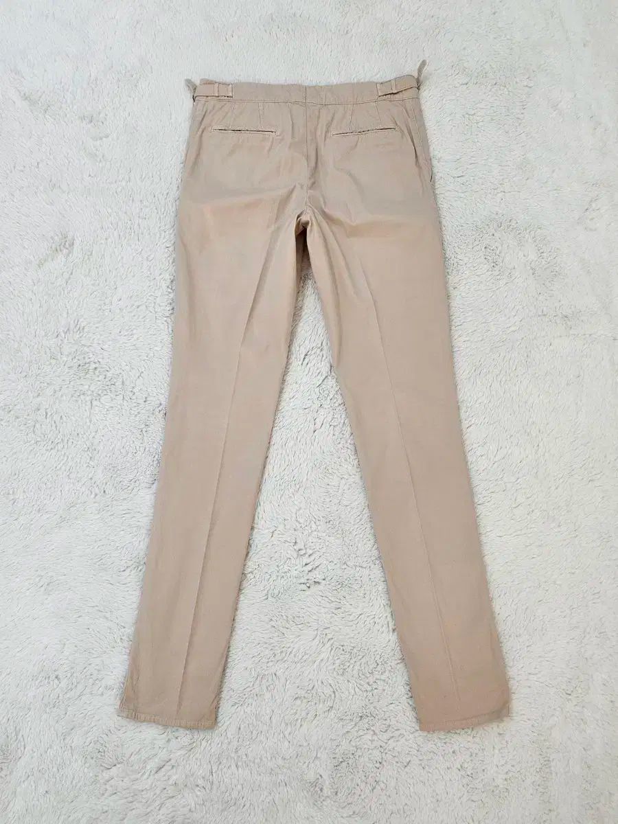 ブルネロクチネリ サイドアジャスター チノパンツ