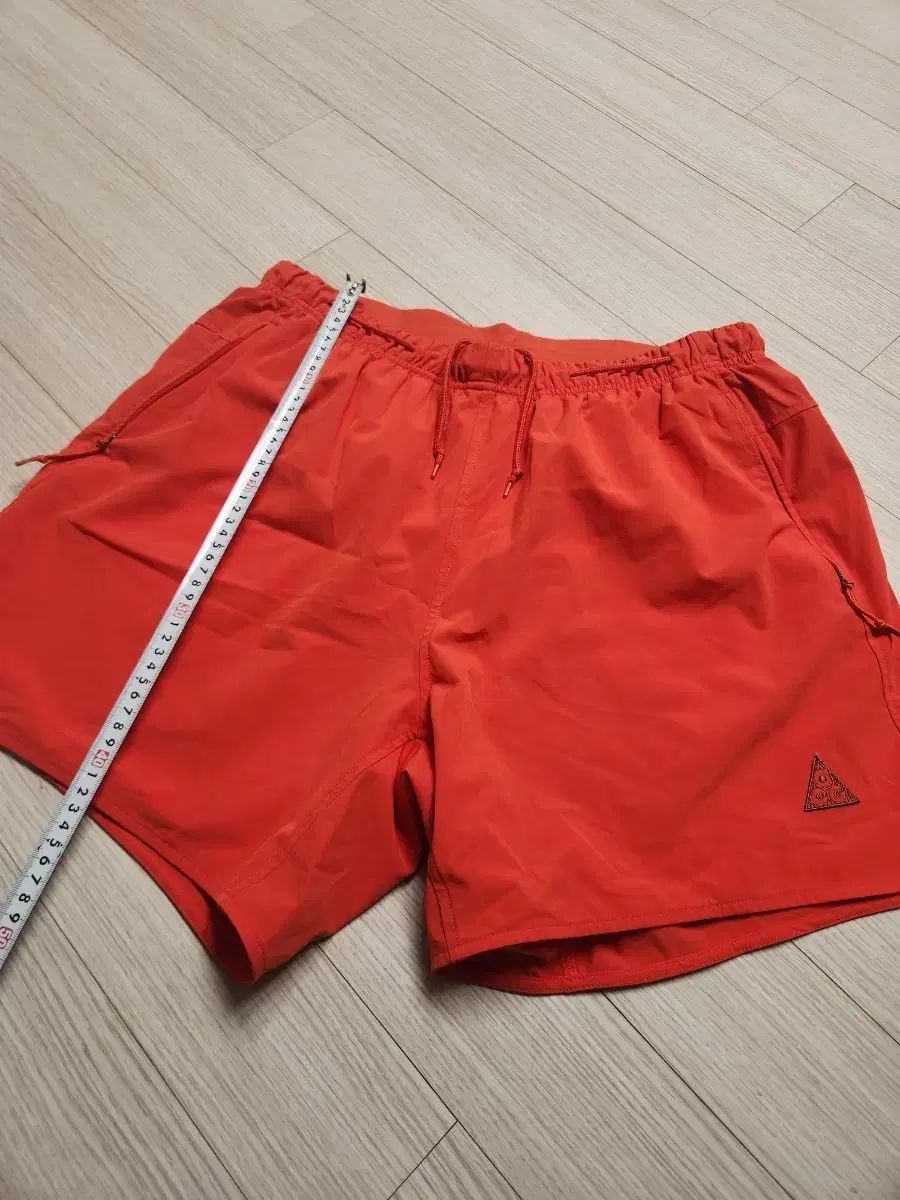 ナイキ ACG オレンジ ハーフパンツ