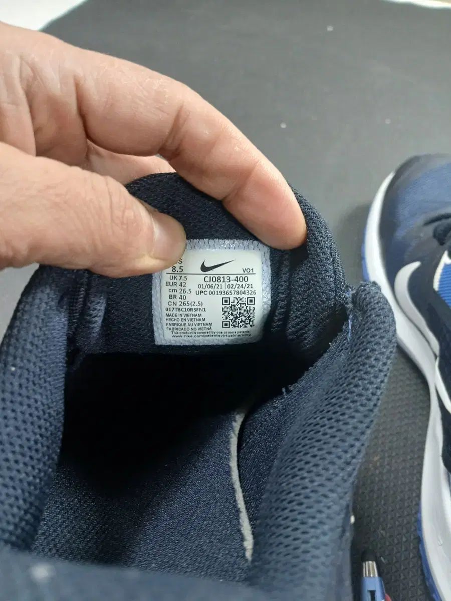 ナイキ トレーナー 超軽量 スニーカー 265