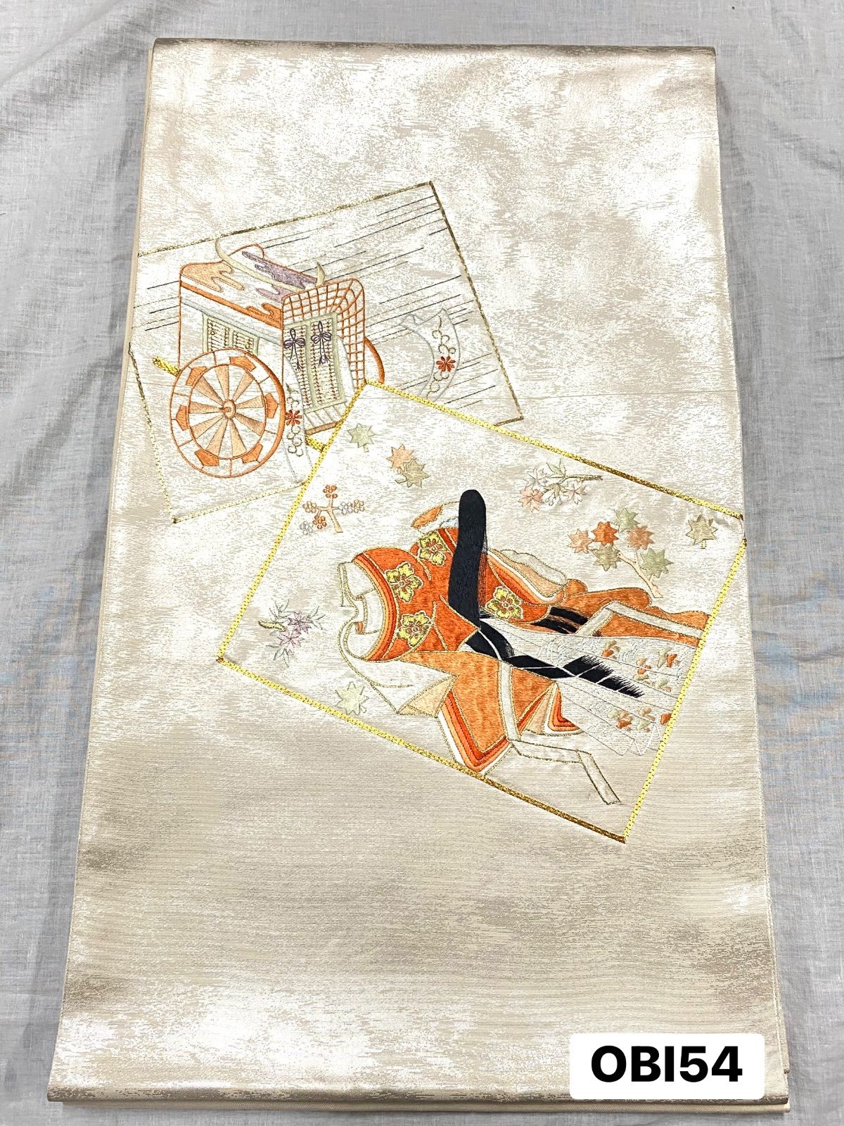 帯】袋帯 お太鼓柄 刺繍 正絹 物語文 十二単女房 御所車