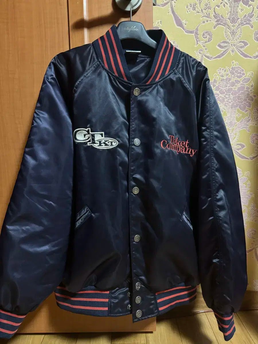 テケット サテン