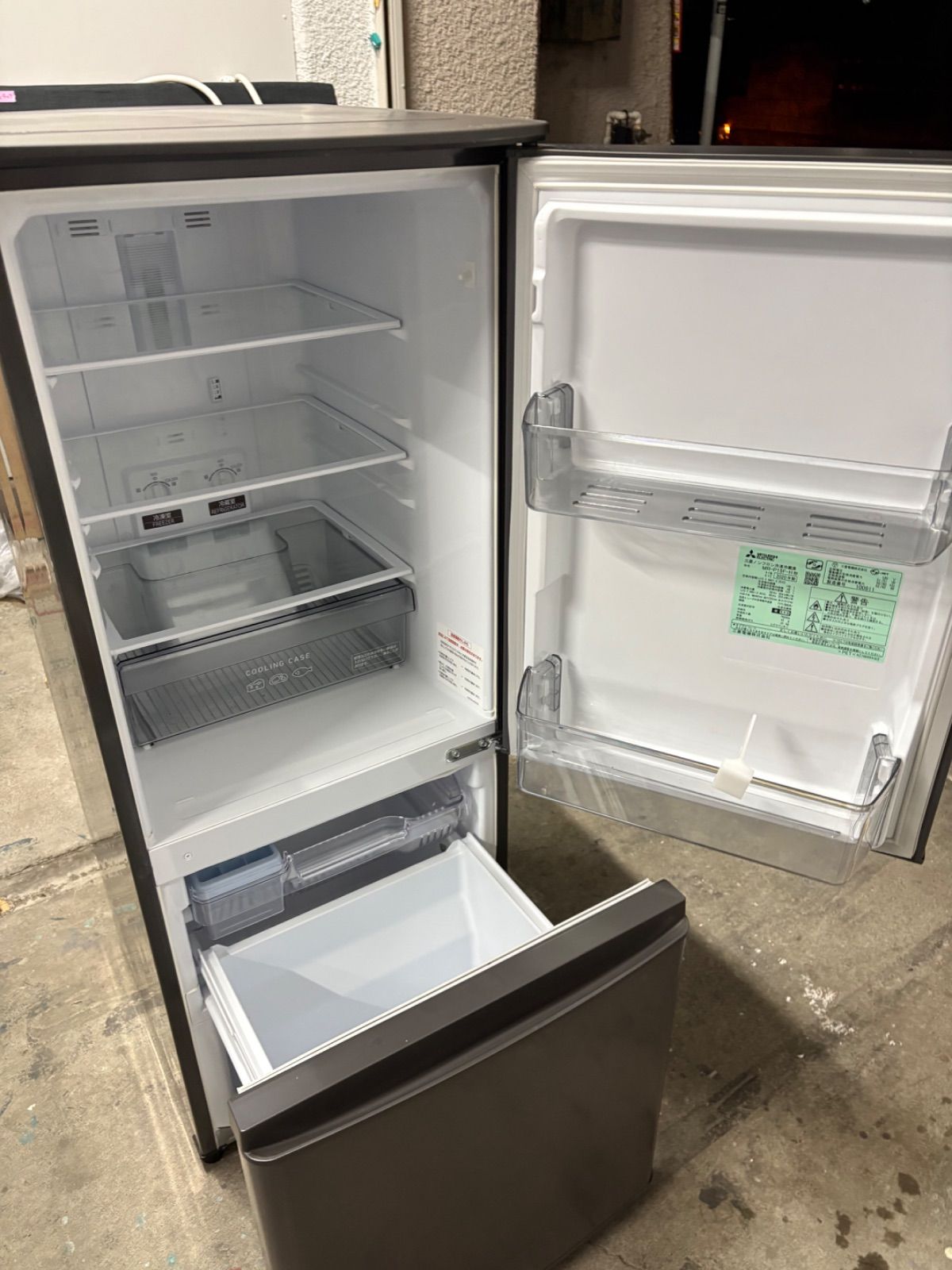冷蔵庫　三菱　MRP15FH 2020製　濃グレー色 冷蔵庫 三菱 MRP15FH 2020製 濃グレー色 2020年製 - メルカリ