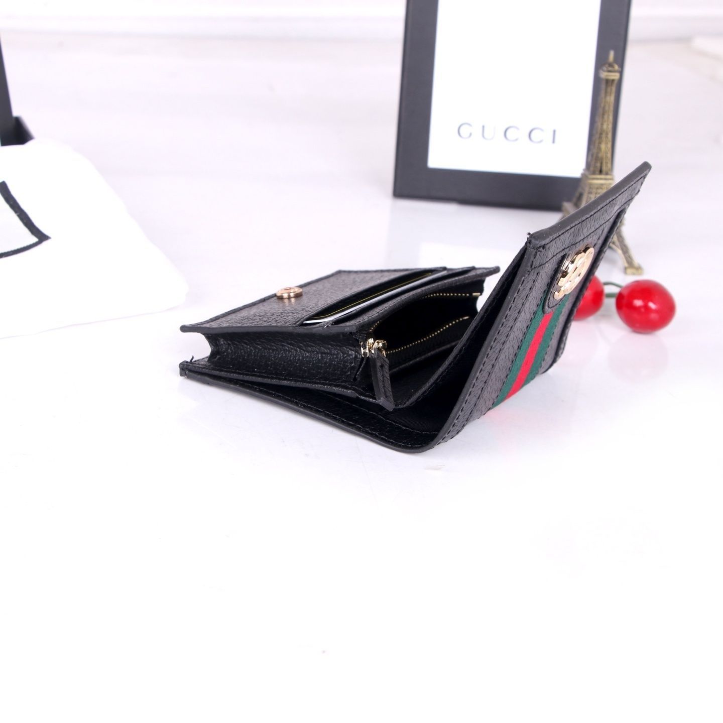 最終値下げ！ 期間限定☆ GUCCI グッチ 折り財布 小銭入れ - メルカリ