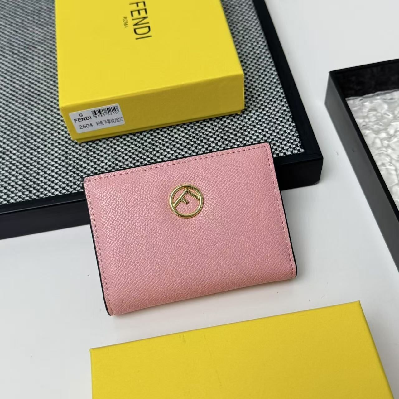 価格 本革 FENDI フェンディ ウォレット 折り財布 小銭入れ