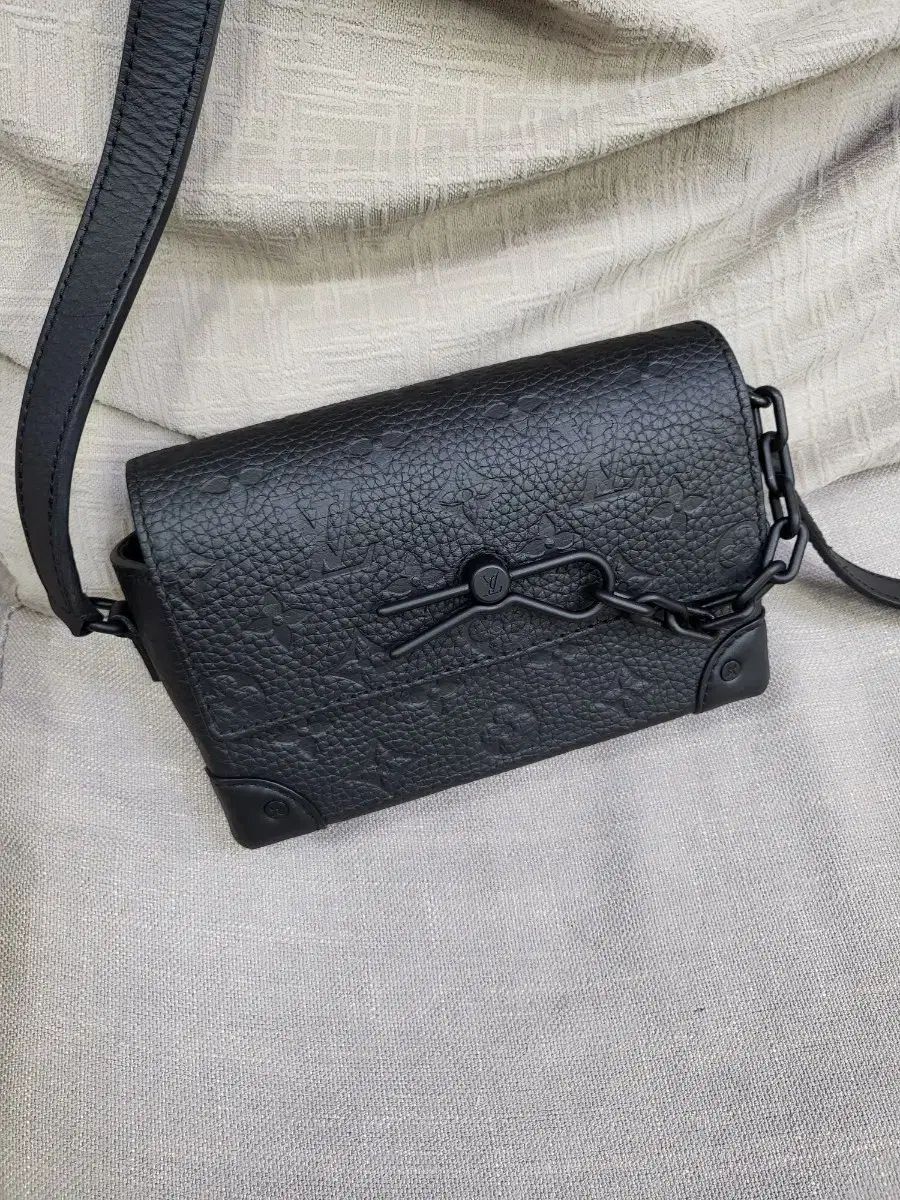 Louis Vuitton ルイヴィトン スチーマー ウェアラブル ウォレット