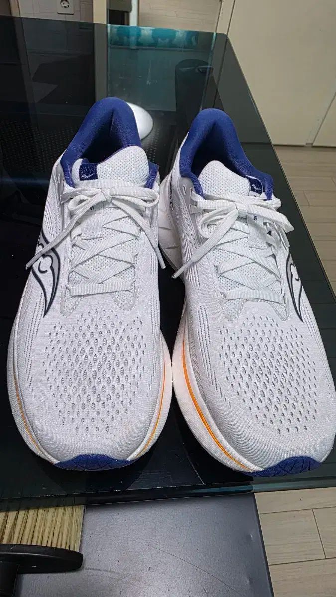 Saucony サッカニー