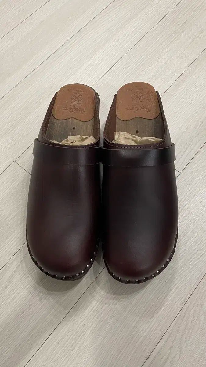 トロアンドトープ ダビンチ ブラウン クロッグ 37