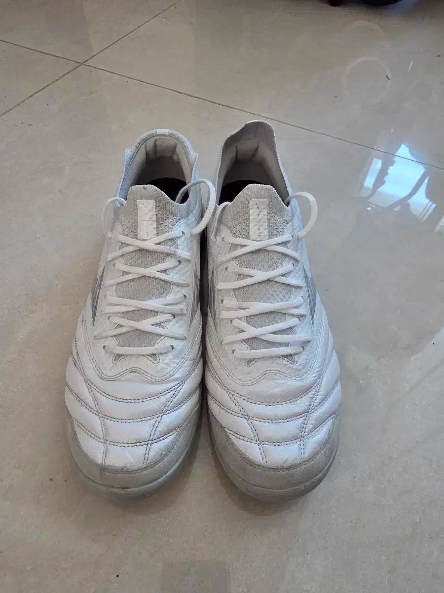 ミズノ モレリア NEO サラ ベータ tf 260 サッカーシューズ