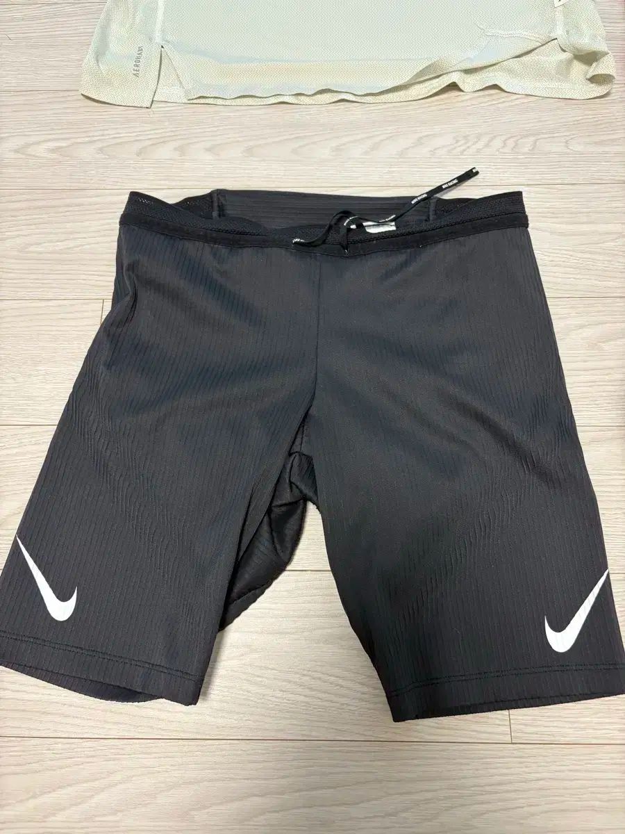 ナイキ エアロスイフト adv タイツ L