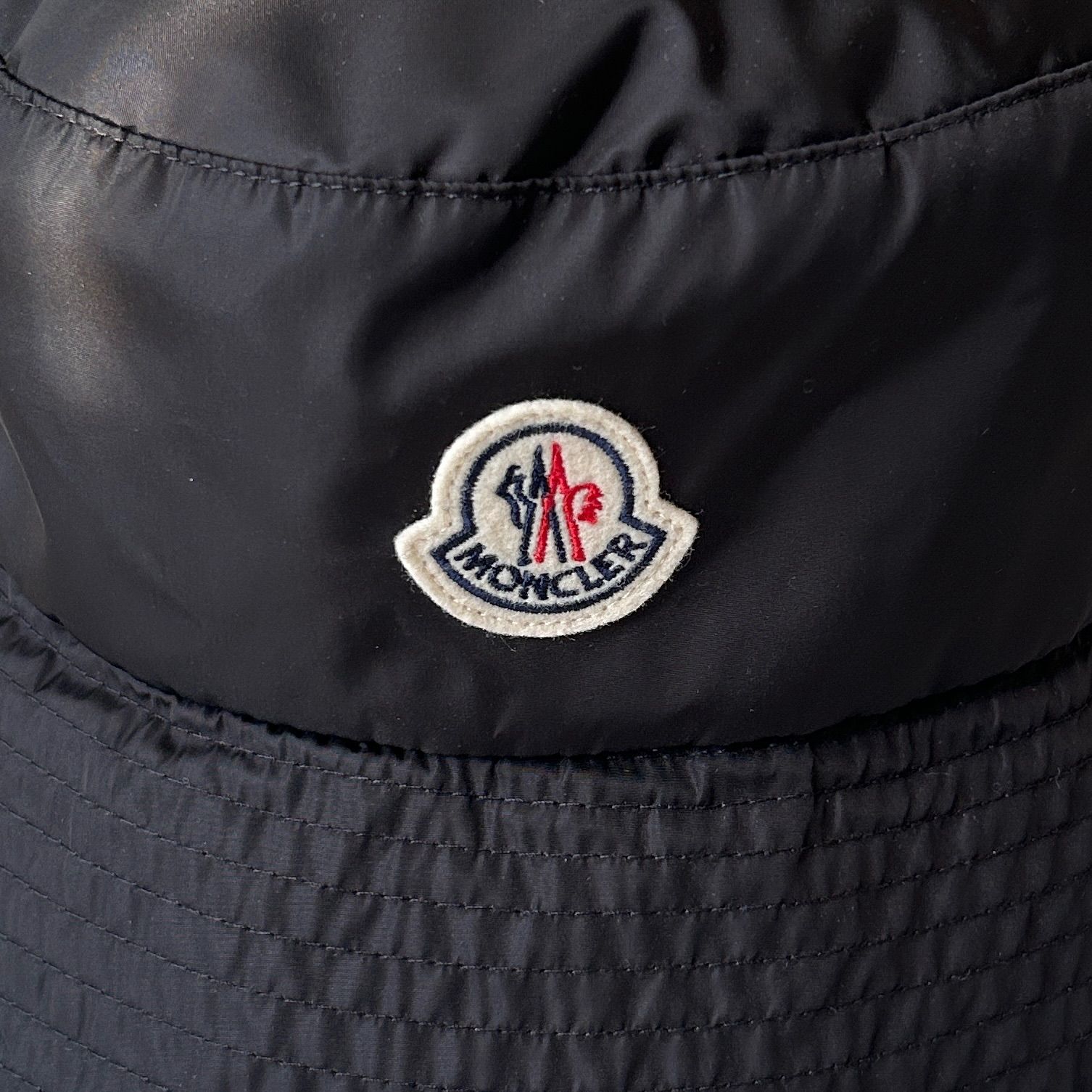 MONCLER モンクレール バケットハット 帽子 ワッペン モデル ブラック 黒 レディース ロゴ Lサイズ