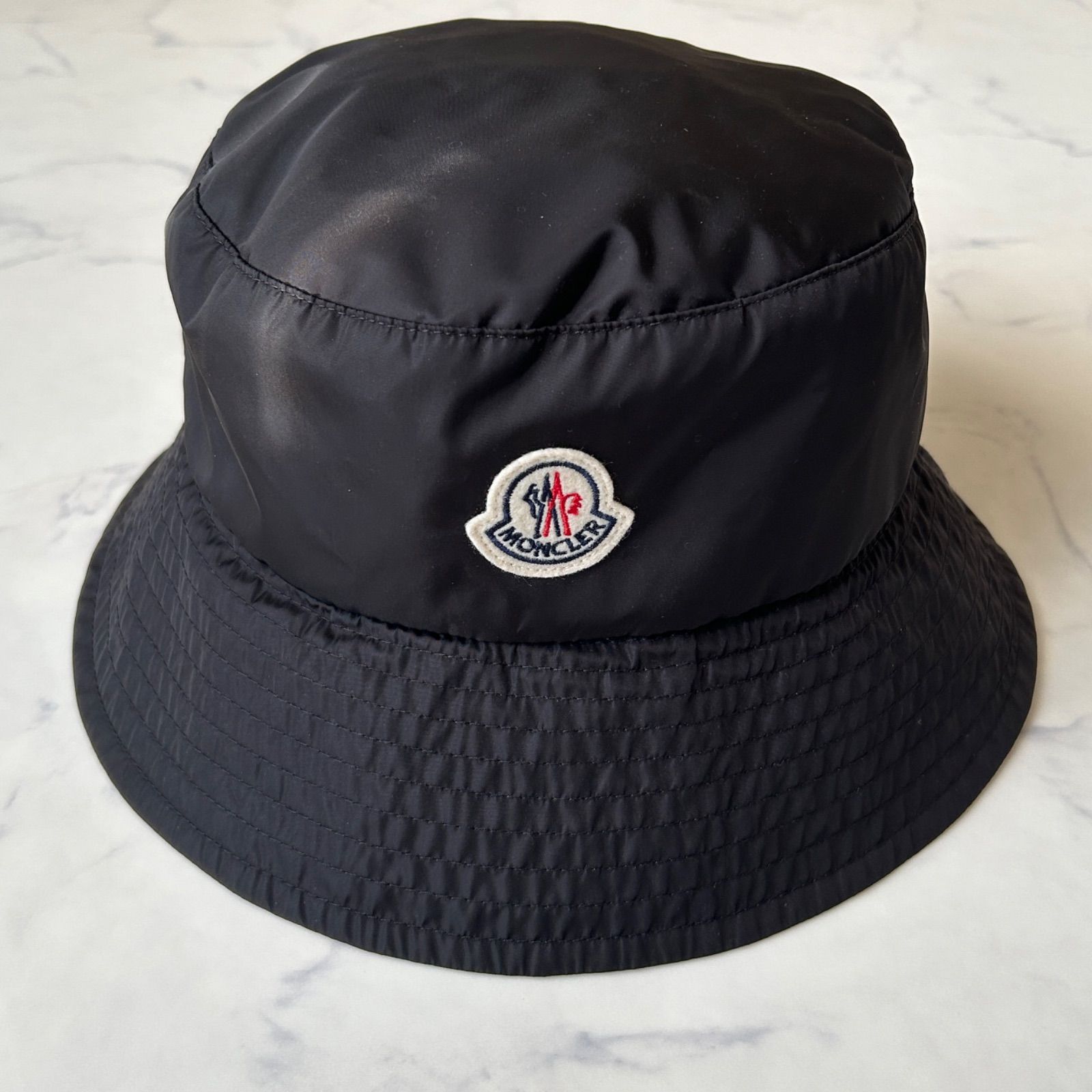 MONCLER モンクレール バケットハット 帽子 ワッペン モデル ブラック 黒 レディース ロゴ Lサイズ