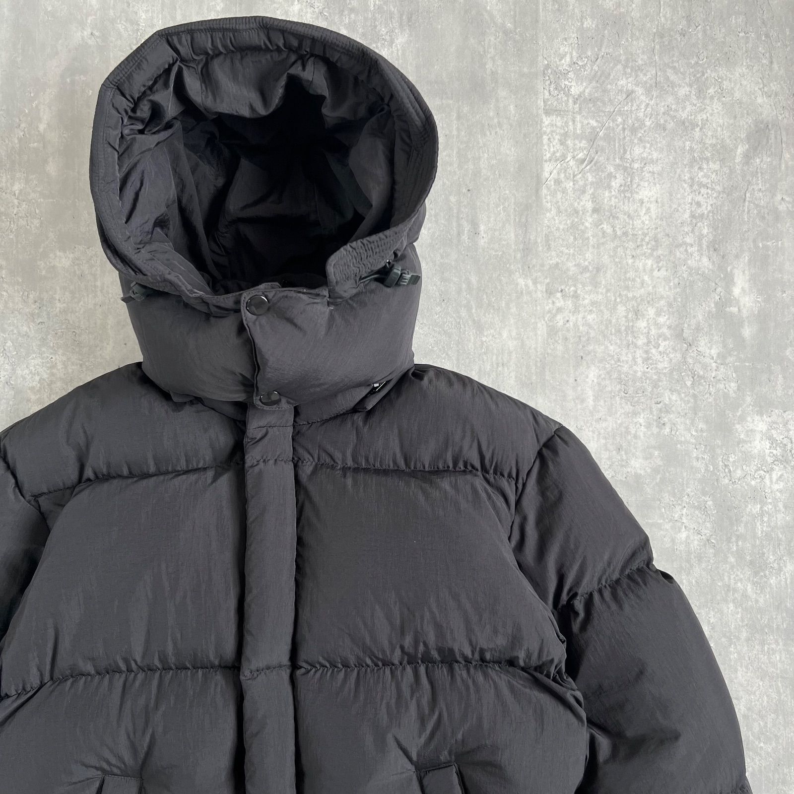 【美品】DIESEL ダウンジャケット フード取り外し アームロゴ ディーゼル DIESEL（ディーゼル） 最後の1点です！ 抗菌防臭新素材 リアル羽毛